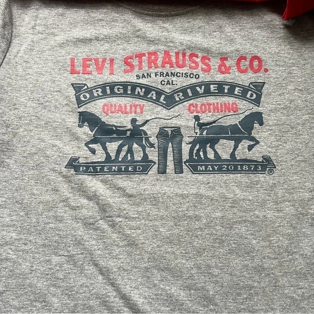 NWT Levi’s youth size large (14/16) three pack short sleeve logo tshirts